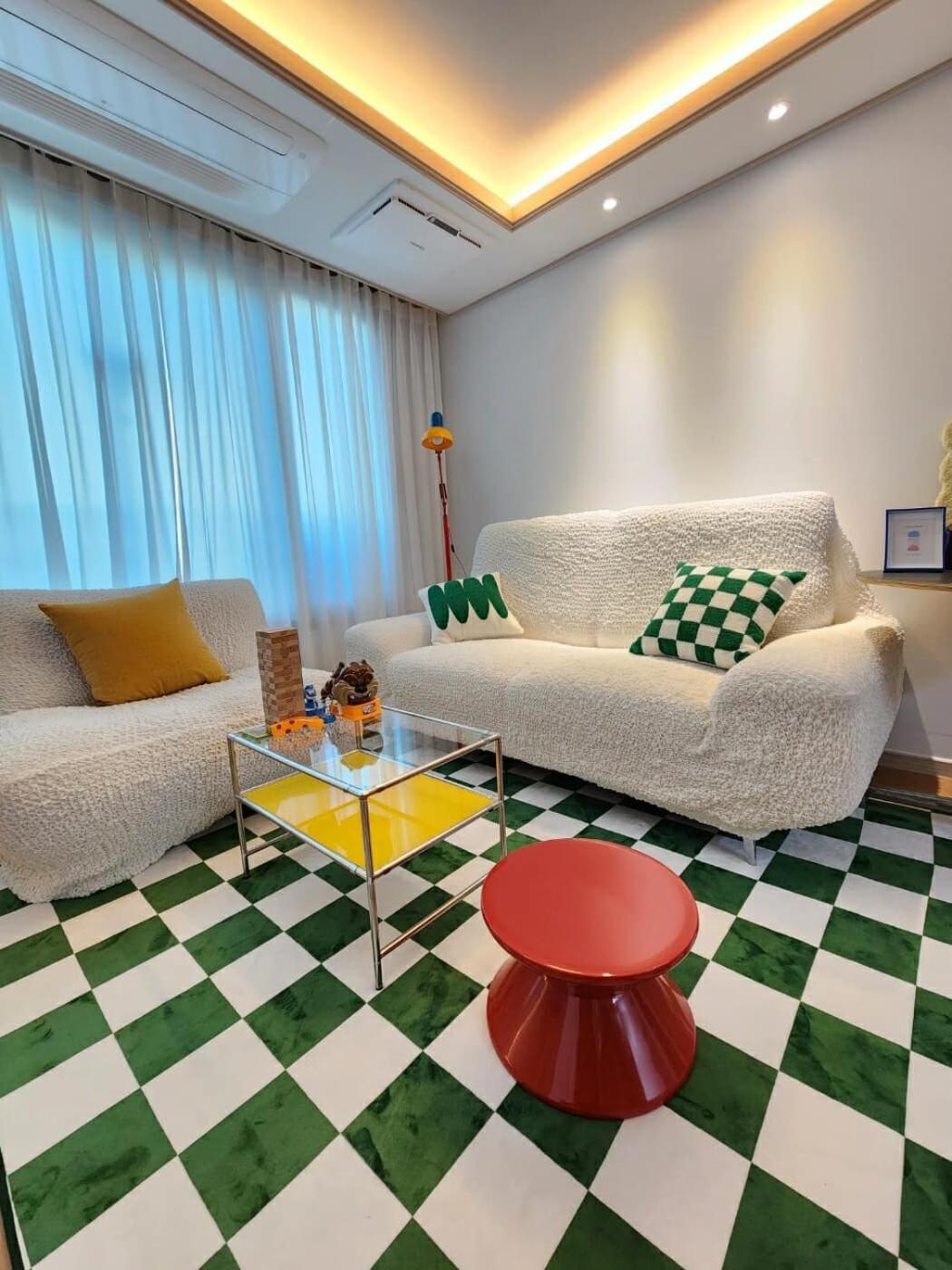 Mid-century Staycation In Seul