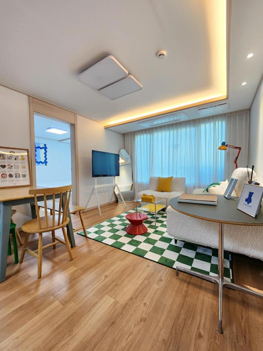 Apartment Mid-century Staycation In Seoul