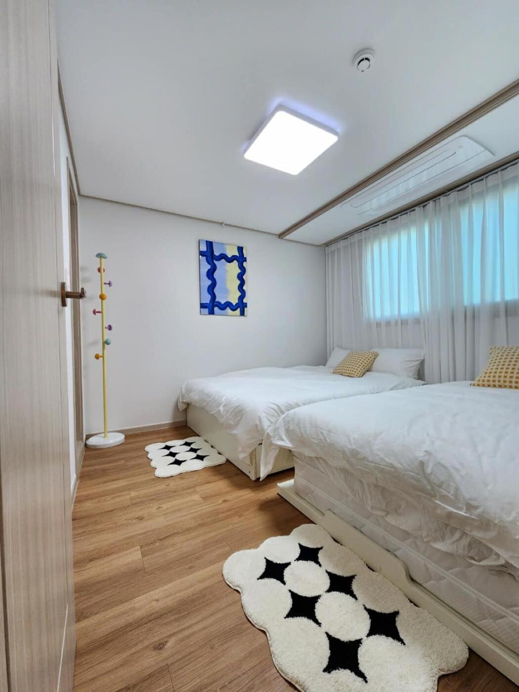 Apartment Mid-century Staycation In *