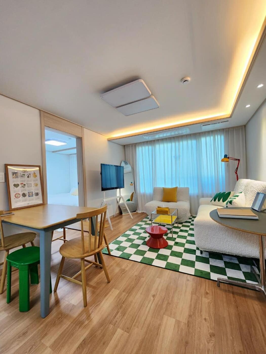 Mid-century Staycation In Apartment Seoul